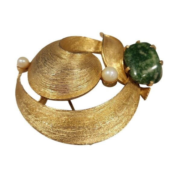 Vintage LISNER Textured Gold Tone Abstract Swirl Brooch Jade & Imitation Pearls - Picture 2 of 12